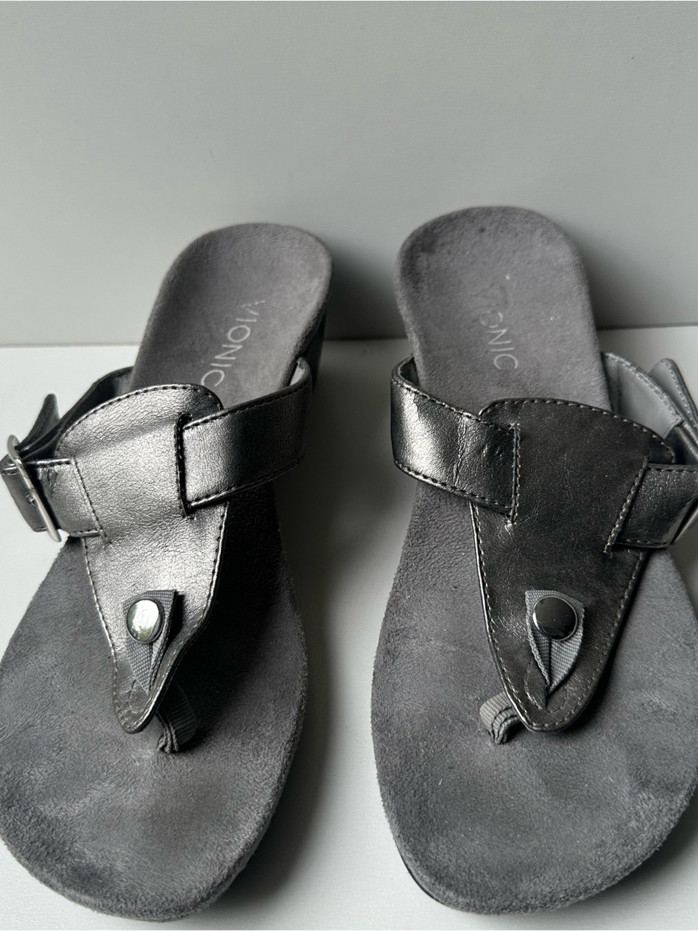 Vionic Women's Metallic Thong Wedge Sandals Orthotic Size US 6 / EU 37